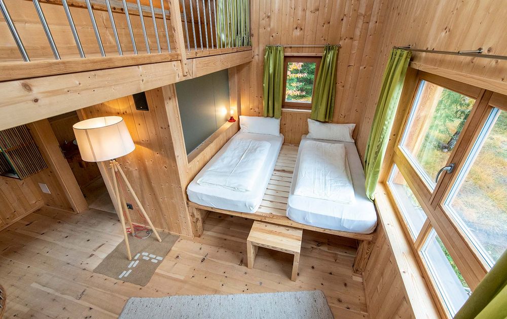Schlafzimmer von oben Chalet KAROM Urlaub Südtirol Natur