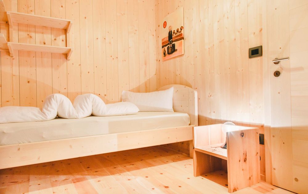 Schlafzimmer Kinder Familienurlaub Deutschnonsberg Südtirol feliZitas Chalet MOMO
