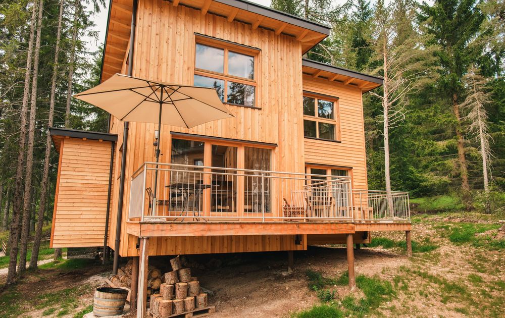 Außenansicht Chalet NONO1 Hunde willkommen Urlaub Südtirol Waldchalet
