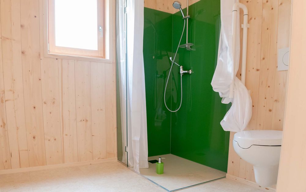 Barrierefreie Dusche Chalet MOMO feliZitas St. Felix Südtirol Urlaub