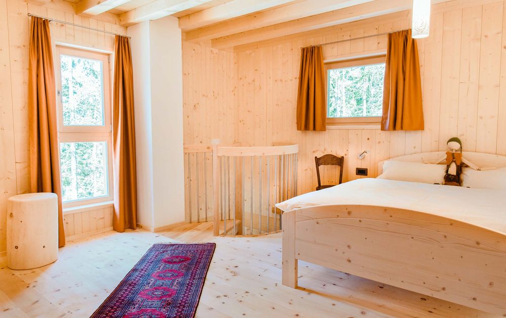 Schlafzimmer Kinder Doppelbett Waldchalet UNO Deutschnonsberg Südtirol Familienurlaub