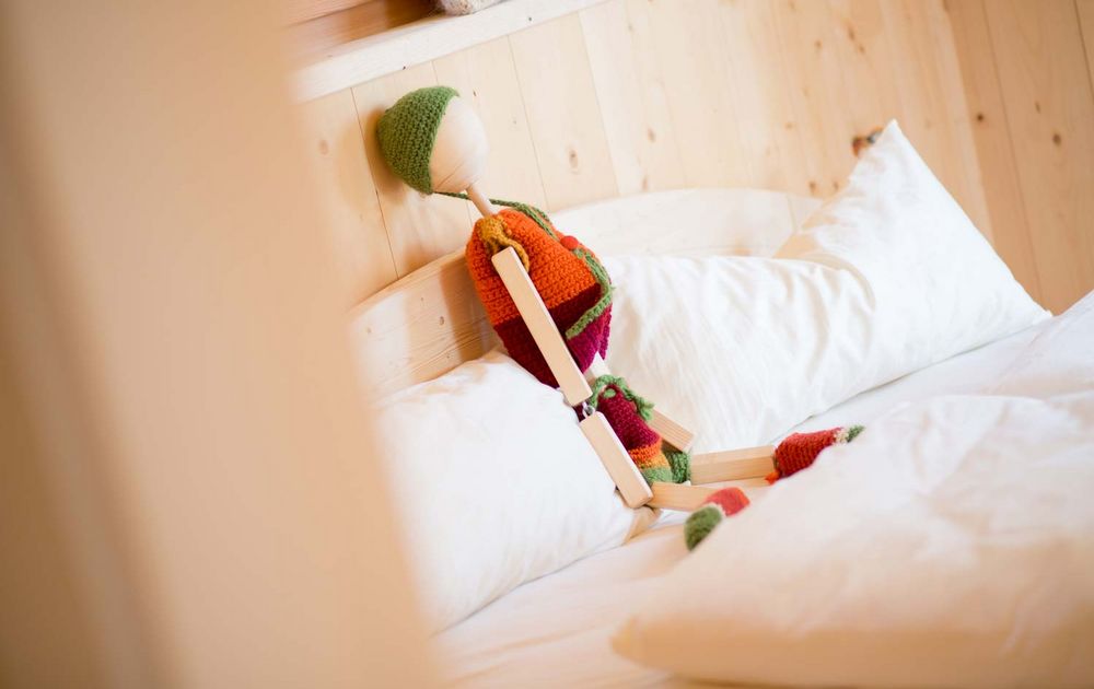 Detail Schlafzimmer Puppe Chalet Pino