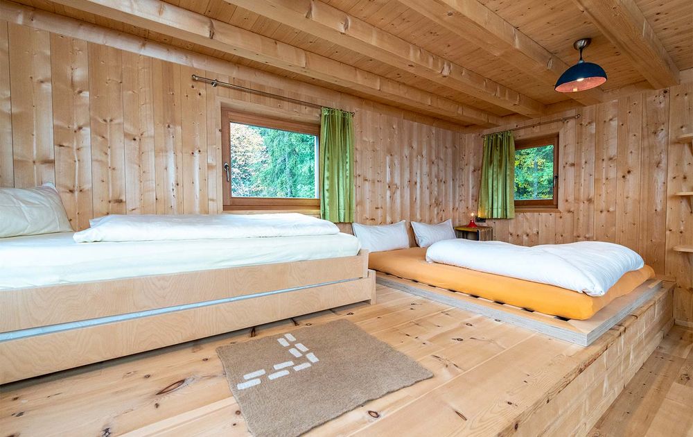 Schlafzimmer Betten Chalet Karom feliZitas Südtirol Urlaub im Grünen